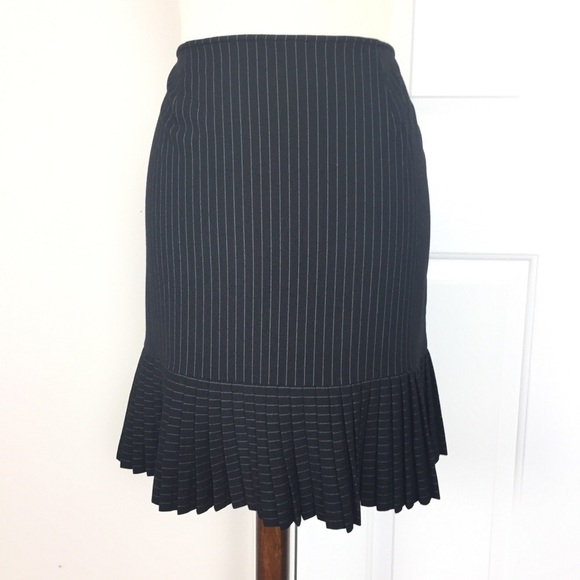 Briggs New York Dresses & Skirts - Briggs Trumpet Pinstripe Skirt Black Size 4